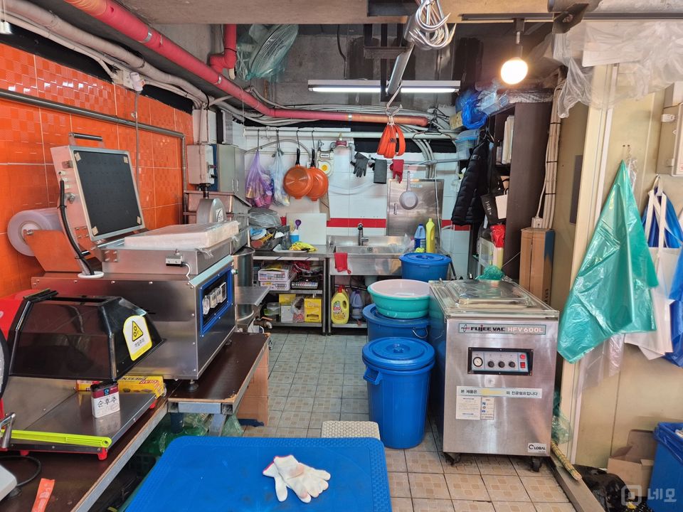사당동 단지내 상가에 위치한 정육점 매물의 2번째 사진