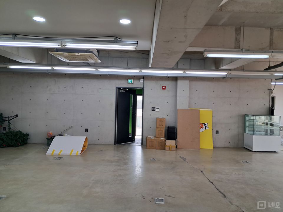 유동인구 많은 합정벚꽃길  홍대 레드로드 인근 무권리 상가 매물의 10번째 사진