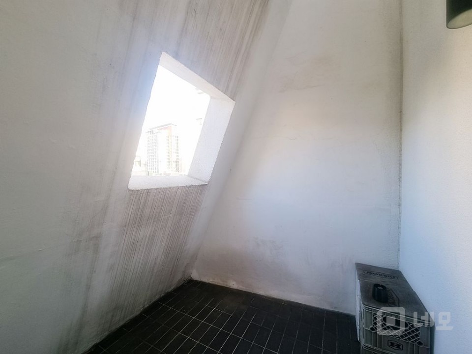 홍대역 3분 초역세권 동교동 내외관 퀄리티좋은 상가사무실!! 매물의 11번째 사진