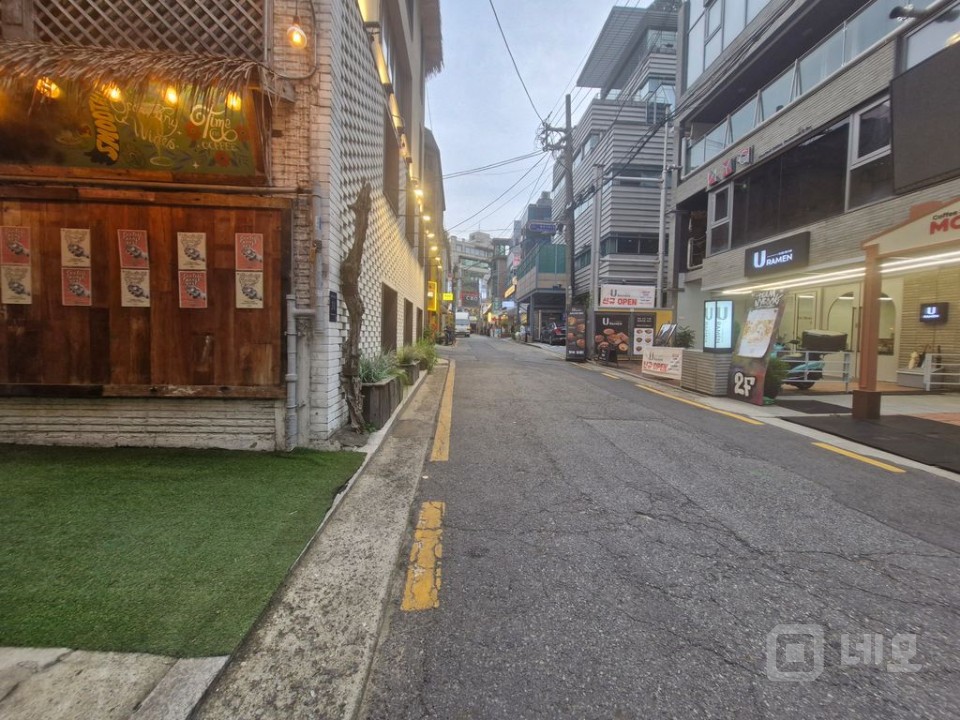 🔥 강남 핵심 번화가 3층, 인기 맛집 위 상권 시너지 최강 입지! 매물의 14번째 사진