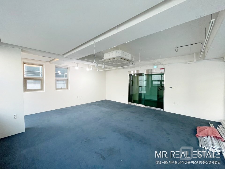 사진有.신사역 8번출구 인근.테라스有.접근성甲 매물의 8번째 사진