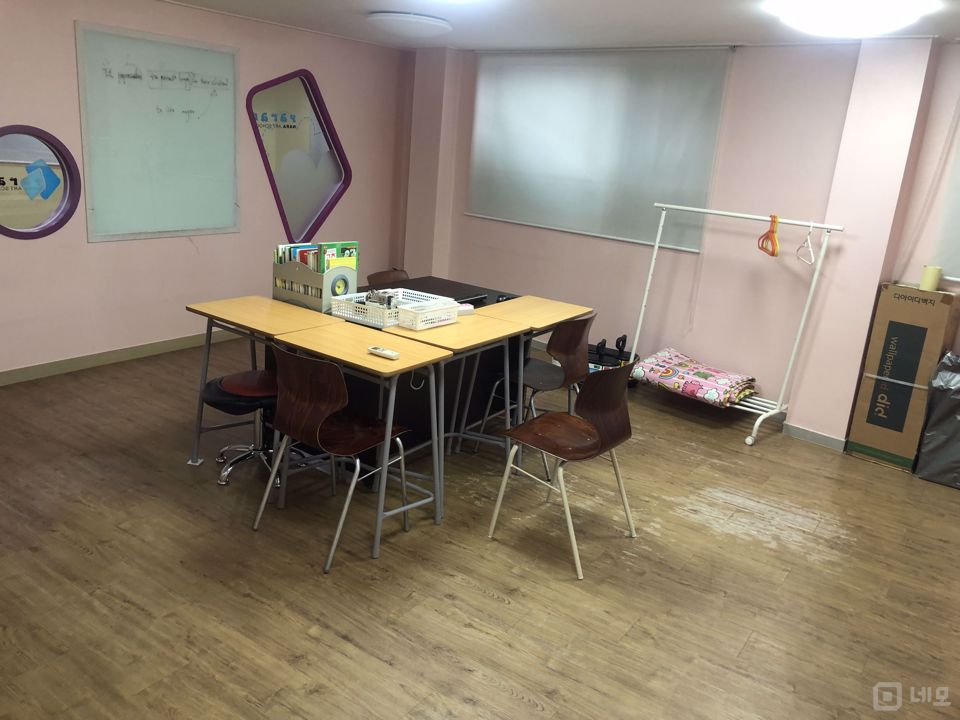 학원 인테리어가 너무나 깔끔하고 이쁜 점포 추천드립니다. 매물의 3번째 사진
