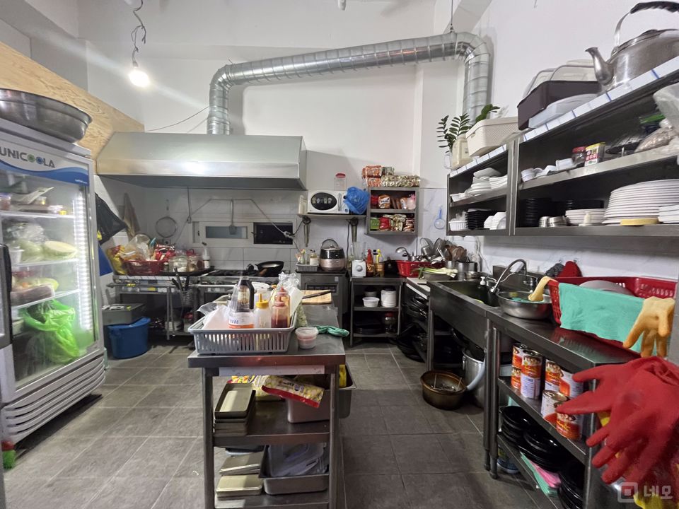 유동인구 많은 신림동 별빛거리 1층 실내포차 매물의 5번째 사진