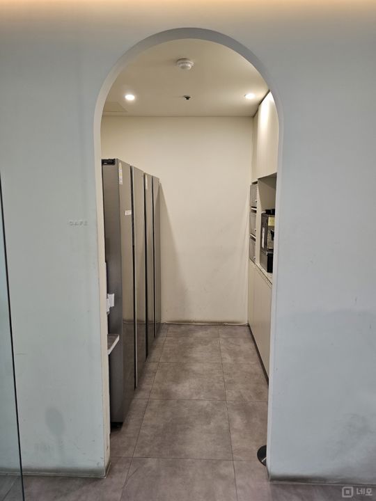 강남구 대치동, 깔끔한 인테리어 완비된 대형 사무실 매물의 5번째 사진