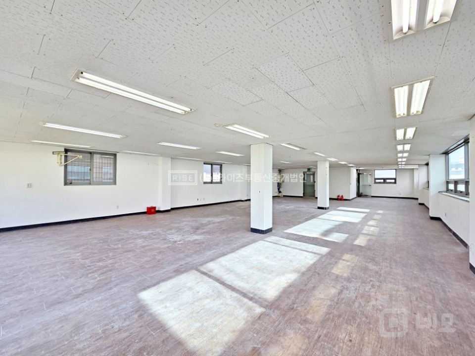 RISE 가성비 61p 인테리어완비 반듯한구조 주차편리 매물의 9번째 사진