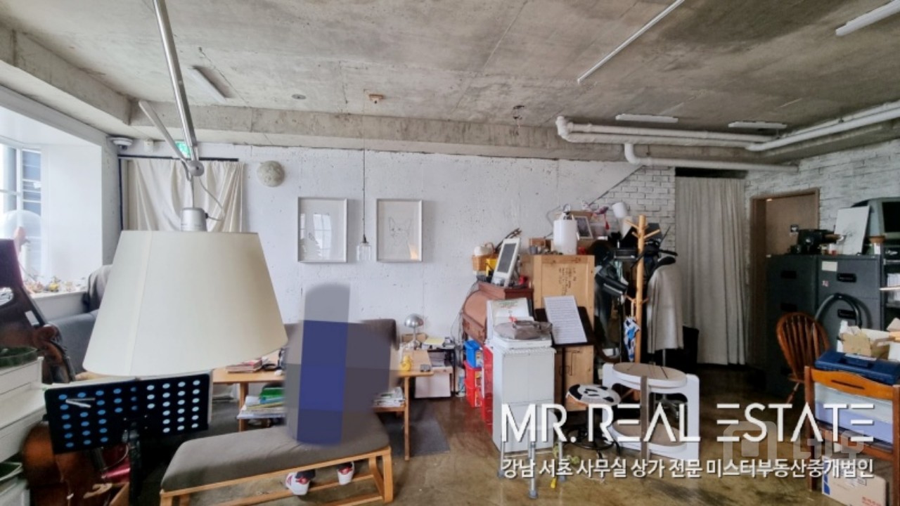 압구정역 인근.3면통창 채광우수.내외관 최상급 인테리어 매물의 4번째 사진