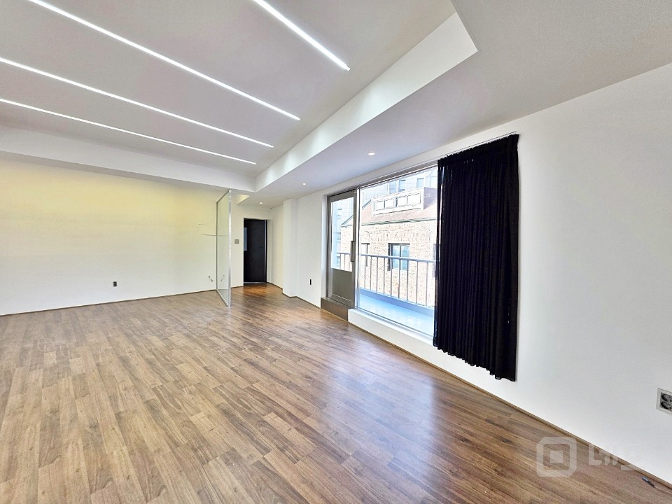 ✅ 장난 아닌 채광 ✅ 장난 아닌 가성비 ✅ 신사동에 이런 곳이? 매물의 7번째 사진