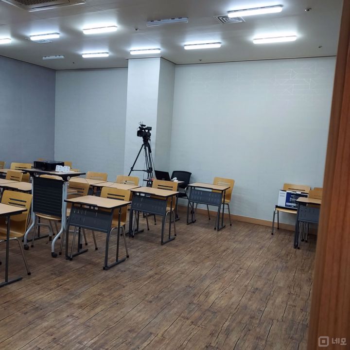 넓은 면적, 사무실, 학원 등 매물의 1번째 사진