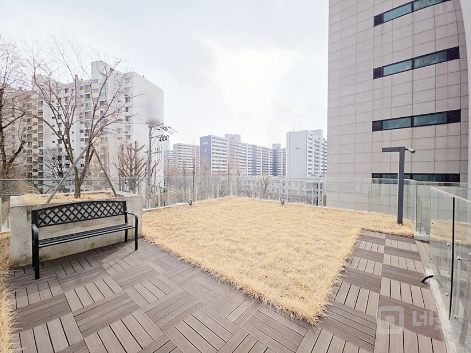 실사진 S급인테리어 주차2대 대로변 테라스 도곡주민센터사거리 매물의 10번째 사진