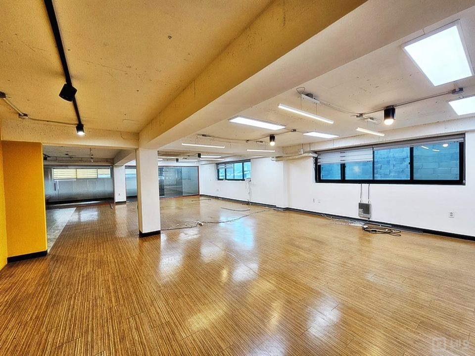 JS 상수역 도보3분!!! 컨디션 깔끔한 통임대 사무실 상가 매물의 3번째 사진