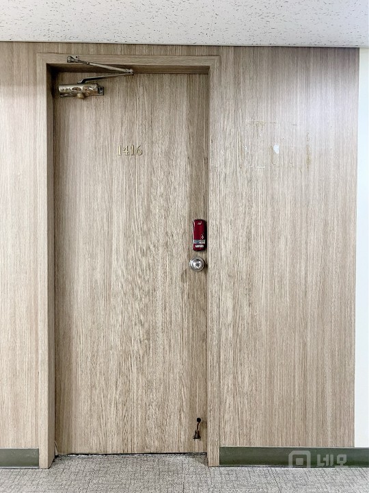 신논현역 도보4분, 따뜻한 분위기의 사무실 매물의 1번째 사진