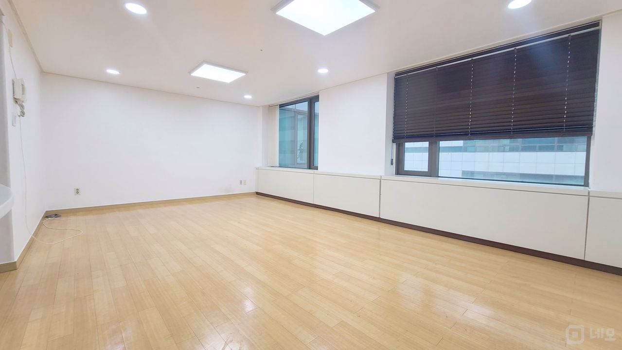 대로변 가까운 10평 인기 사무실 매물의 3번째 사진
