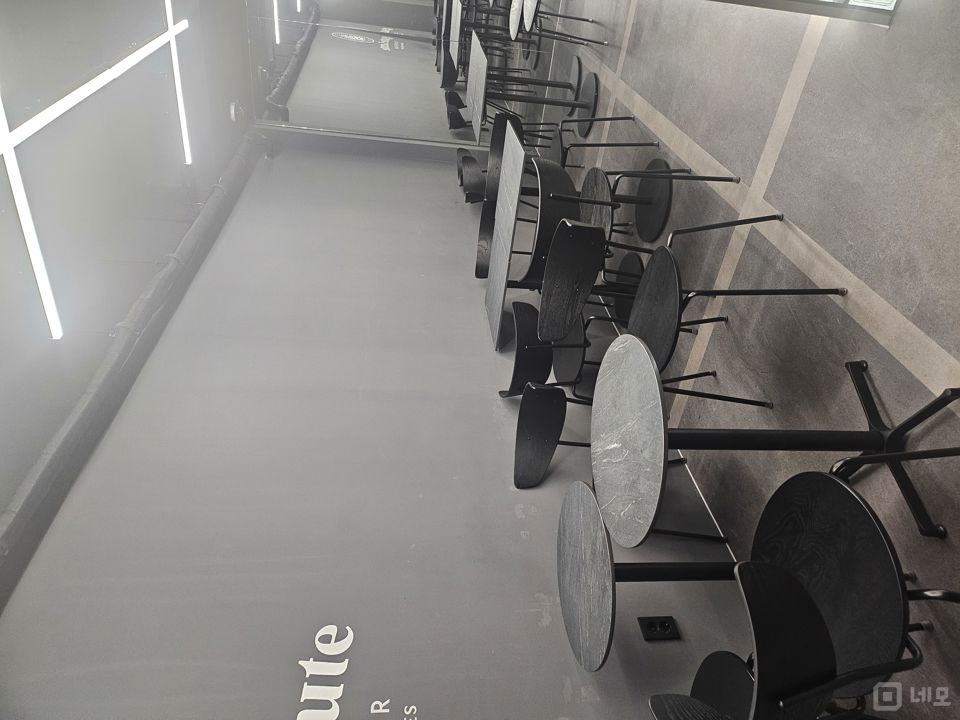 연남동 홍대입구역 역세권, 시설, 인테리어, 테라스 완비된 카페 매물의 2번째 사진