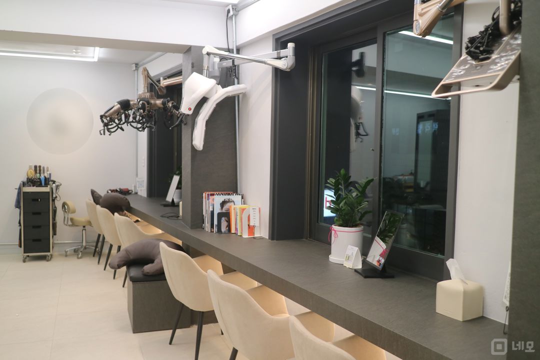 신공덕동 공덕역 역세권, 고급스러운 인테리어, 단골 고객 많은 미용실 매물의 3번째 사진