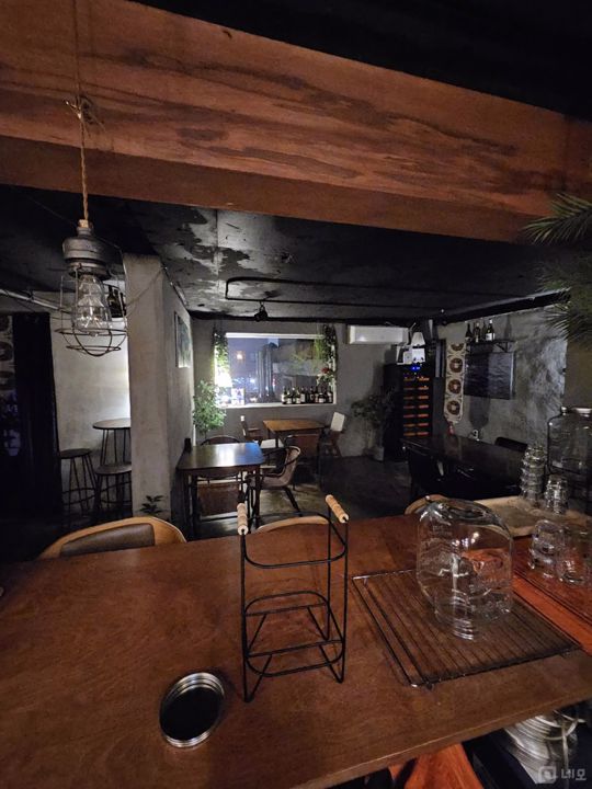 홍대 메인상권 위치, 인테리어 완비된 2층 와인바 매물의 7번째 사진