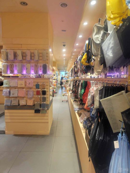 대현동 이대역 역세권, 평수 넓어 활용도 높은 무권리 공실 매물의 3번째 사진