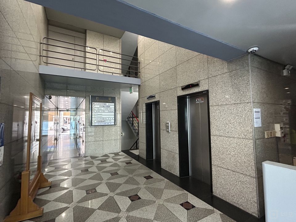 강남역 분당선 위치한 깔끔한 오피스 매물 매물의 2번째 사진
