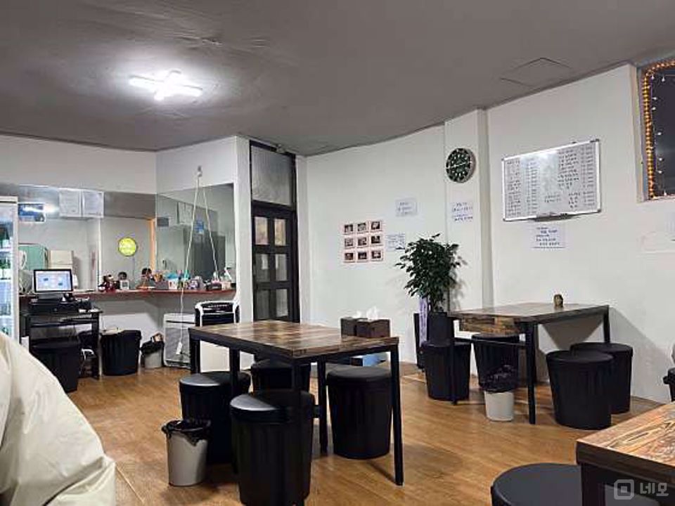 전농동 복합상권에 위치한 실내포차 매물의 1번째 사진