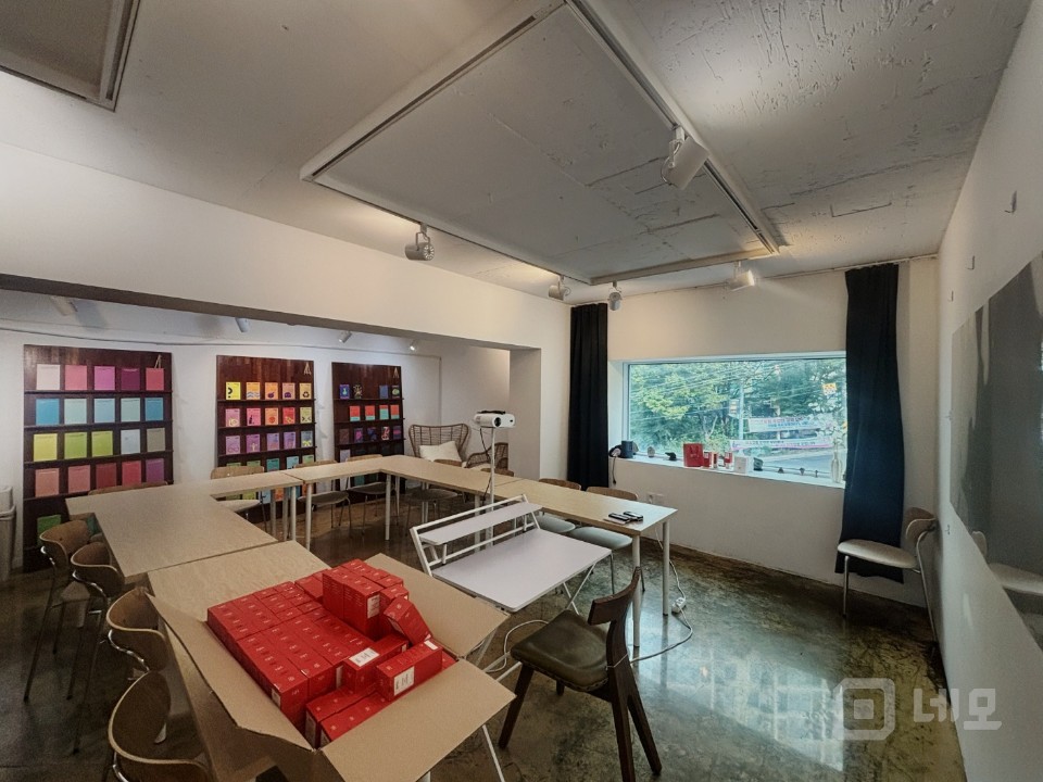 인테리어 굿~! 홍대 와우공원 인근 상가 사무실 매물의 1번째 사진