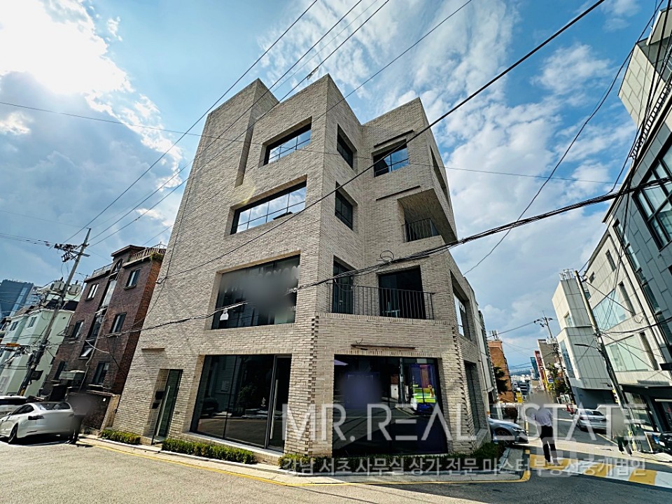 실사진 강남구청역3분 코너건물 자주식주차 리모델링 매물의 7번째 사진