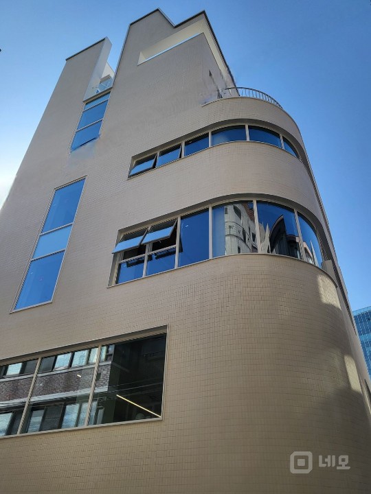 논현동 25년 신축 첫 입주 인테리어 끝판왕 매물의 3번째 사진