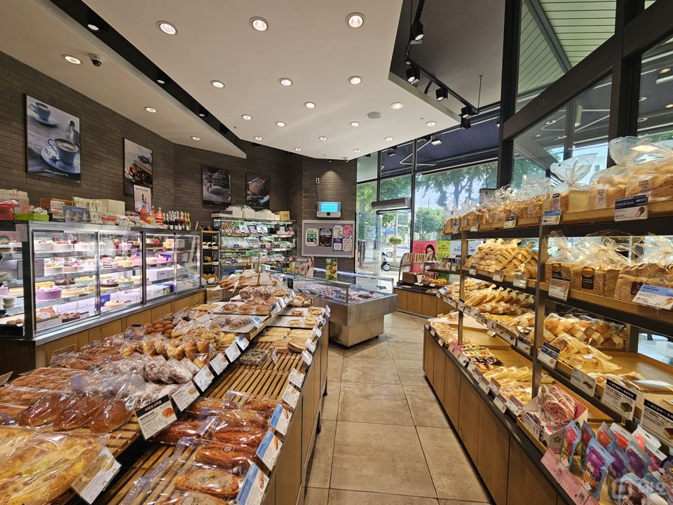 가시성 좋은 구로동 대로변 코너1층 상가 매물의 1번째 사진