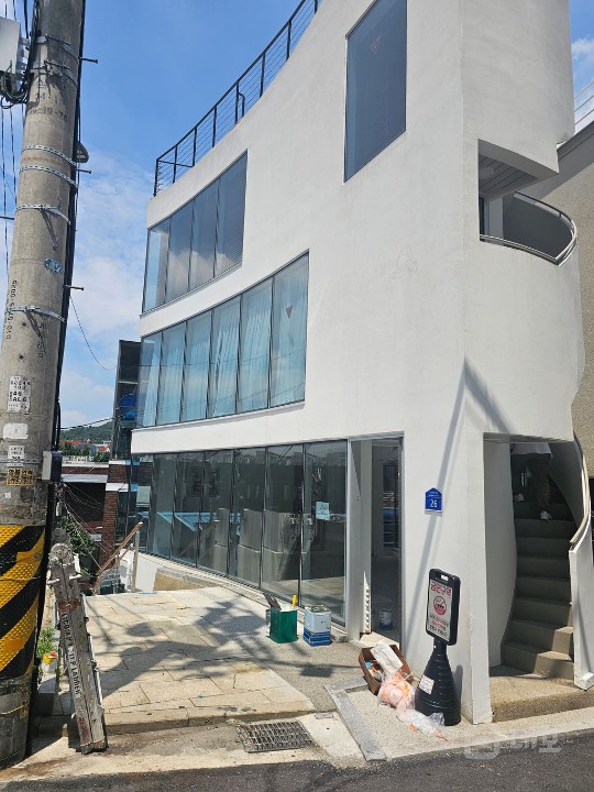 건축상 받은 독특한 형태의 상가건물 매물의 4번째 사진