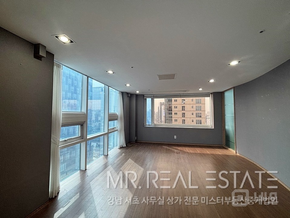 도산대로변건물.고층뷰.교통편우수.내외관컨디션ACE 매물의 4번째 사진