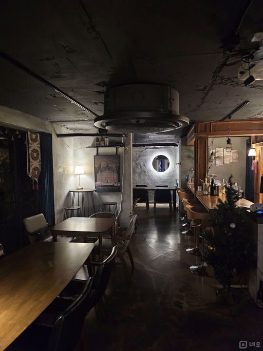 홍대 메인상권 위치, 인테리어 완비된 2층 와인바 매물의 2번째 사진