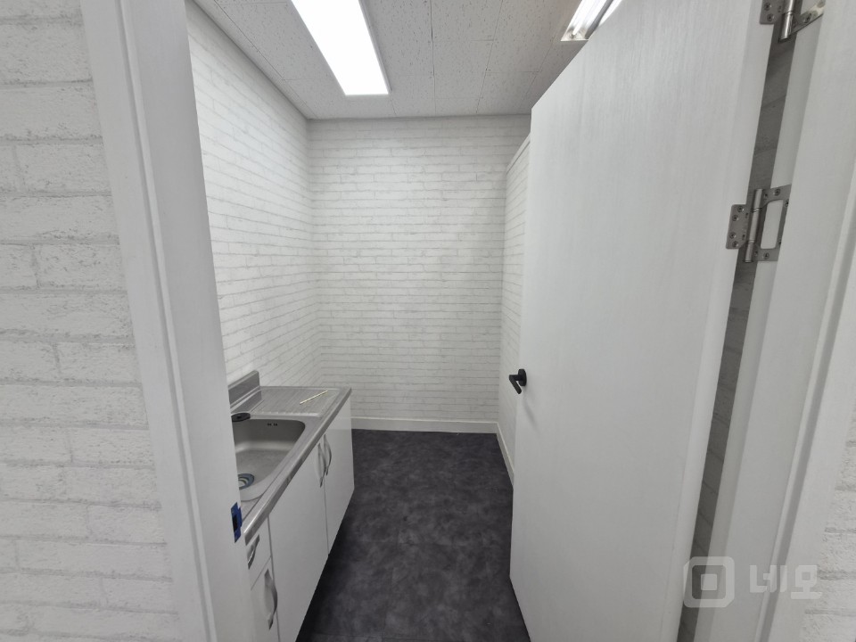 🏢강력추천 몸만 오면 되는 인테리어 완성된 완전 좋은 사무실 🏢 매물의 2번째 사진
