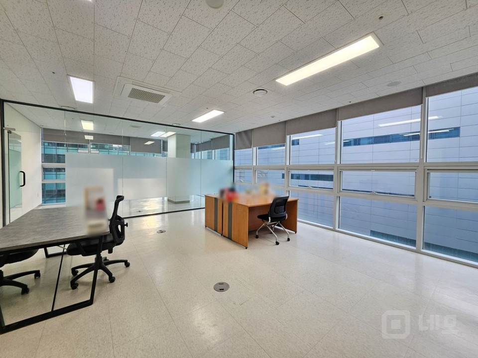 코너 실 17평 룸1 탕비 11월 중순 경 입주협의 매물의 2번째 사진