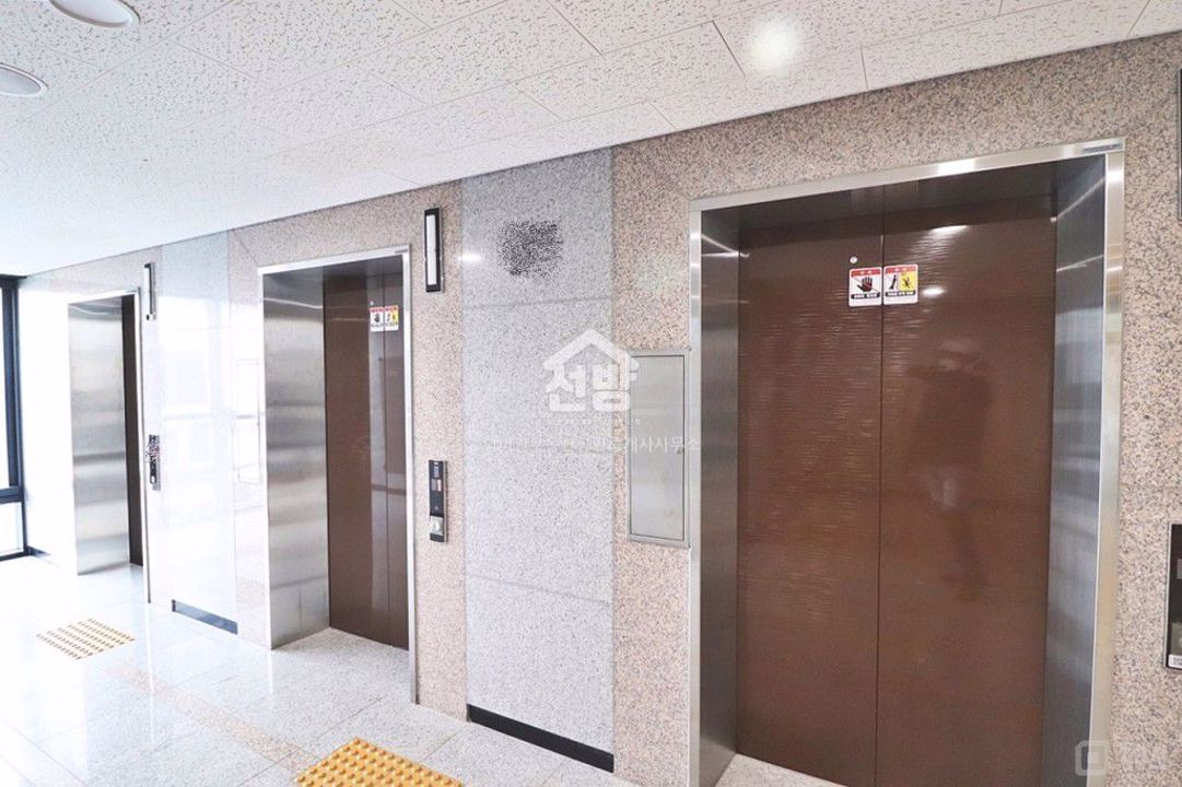 룸인테리어 설치된 사무실 매물 , 탕비공간 풀세팅 끝 매물의 9번째 사진