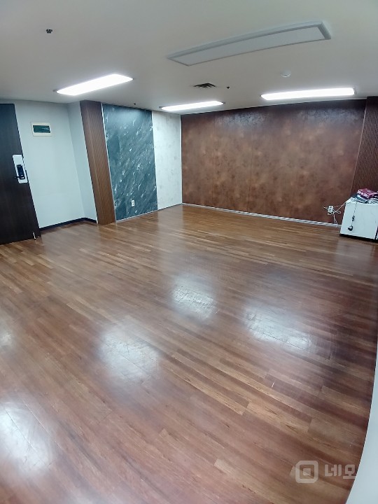 신논현역 도보4분, 공간분리된 사무실 매물의 7번째 사진