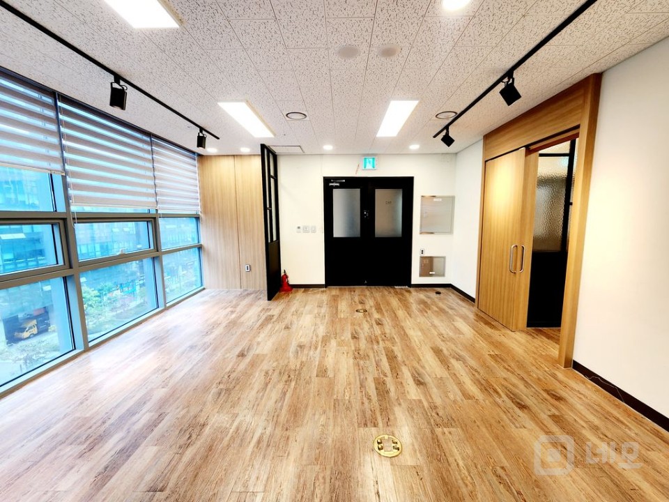 가산역 가성비사무실추천 인테리어상급 매물의 3번째 사진
