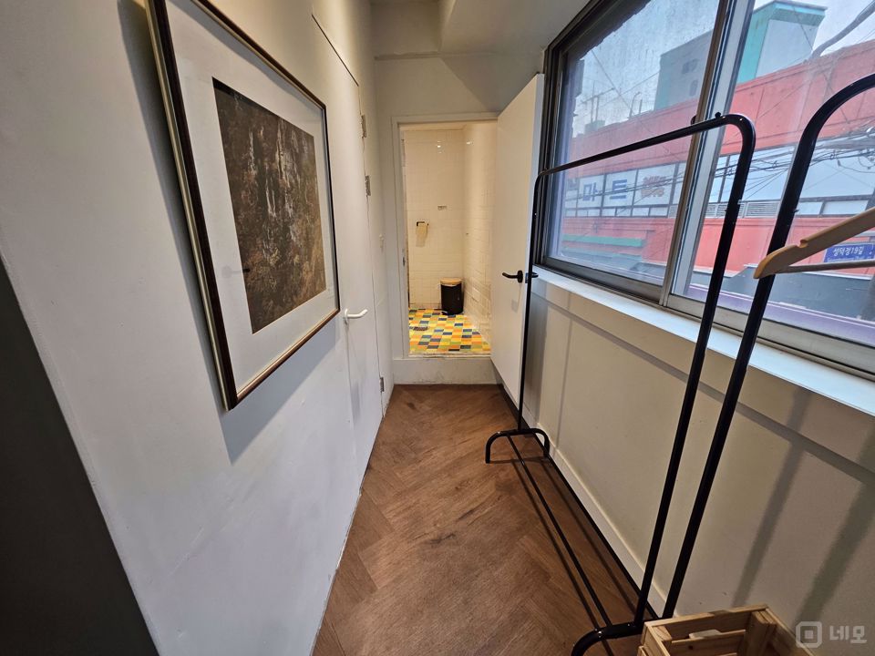 성수동 뚝도시장 메인거리에 위치한 2층 술집 매물의 4번째 사진