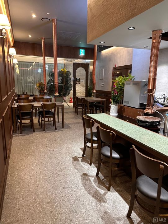 독산동 대단지 아파트 상가층 위치, 고급스러운 인테리어의 고깃집 매물의 4번째 사진