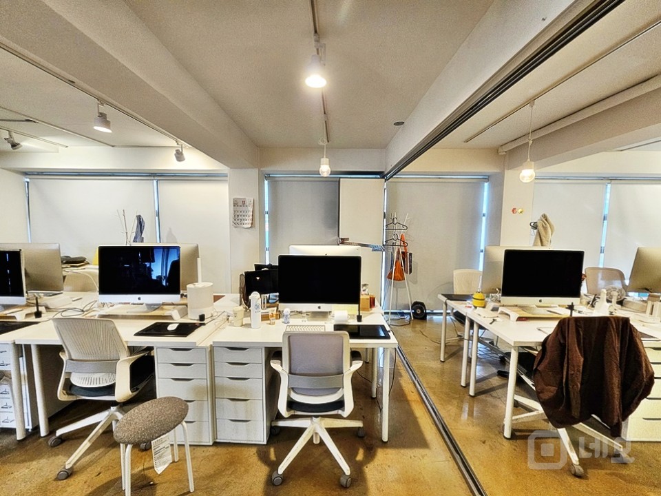 JS 서교동 깔끔한 유리룸 1개 사무실 임대 매물의 2번째 사진