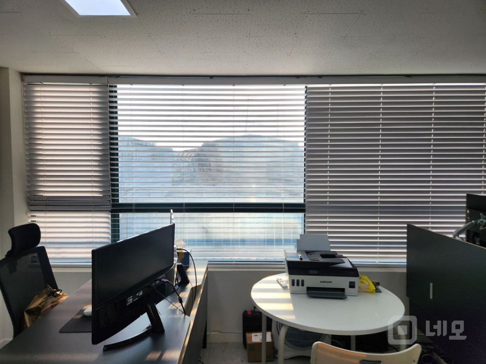 테라스, 주차, 엘리베이터, 채광 갖춘 화이트톤 소형 공간 L 매물의 3번째 사진