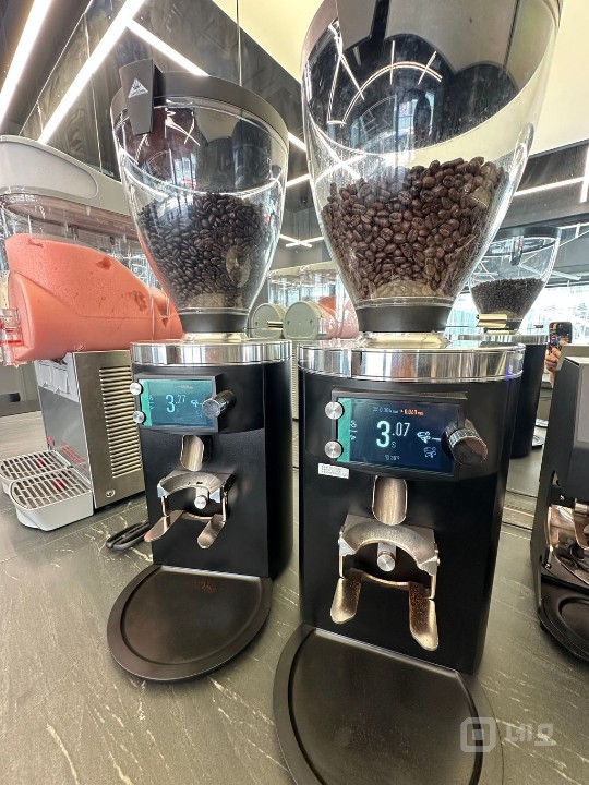 무권리!! 상암동 오피스 상권 프리미엄 1층 카페 매장 매물의 5번째 사진