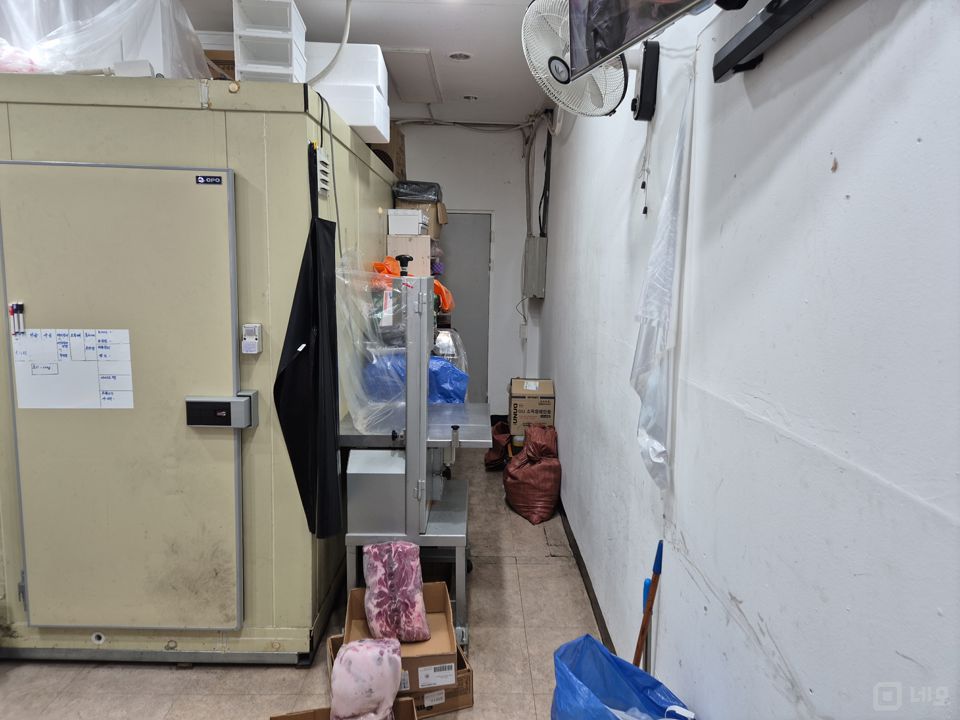 제기동 대로변에 위치한 정육점 매물의 3번째 사진