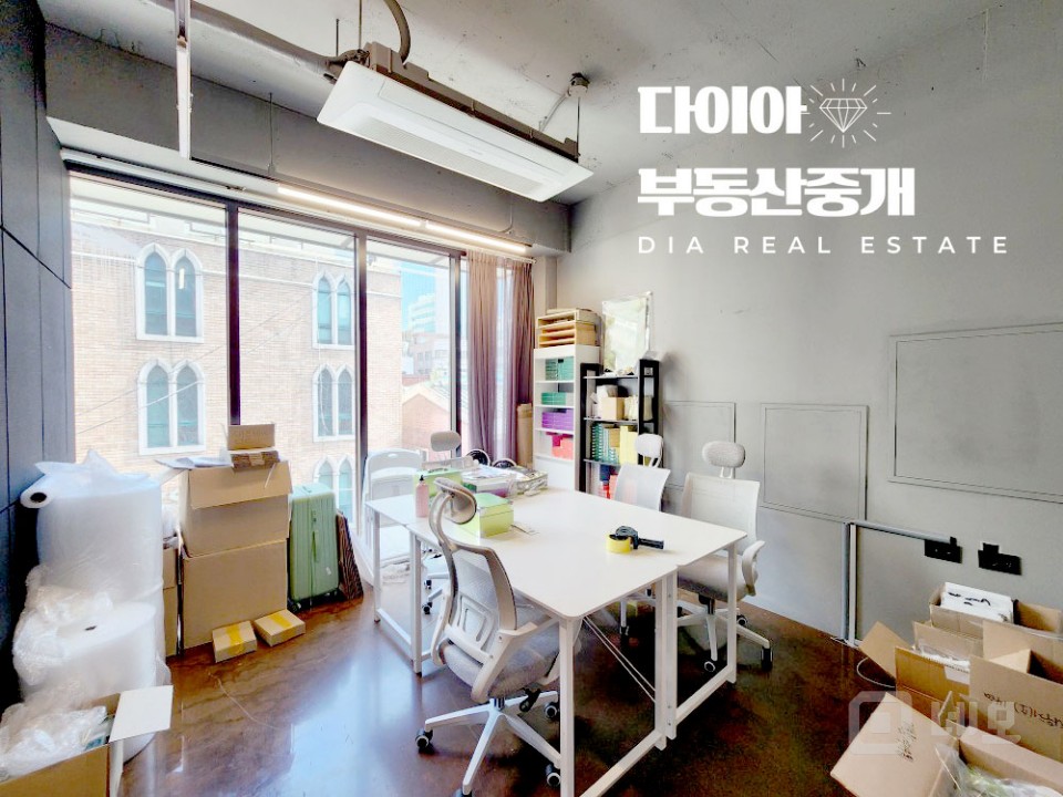 DIA 테라스 품은 통창 채광 밝은 내부 사무실 매물의 3번째 사진