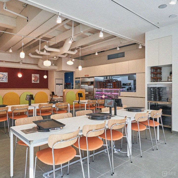 서초동 남부터미널역 역세권, 깔끔한 인테리어, 주방 시설 완비된 고깃집 매물의 1번째 사진