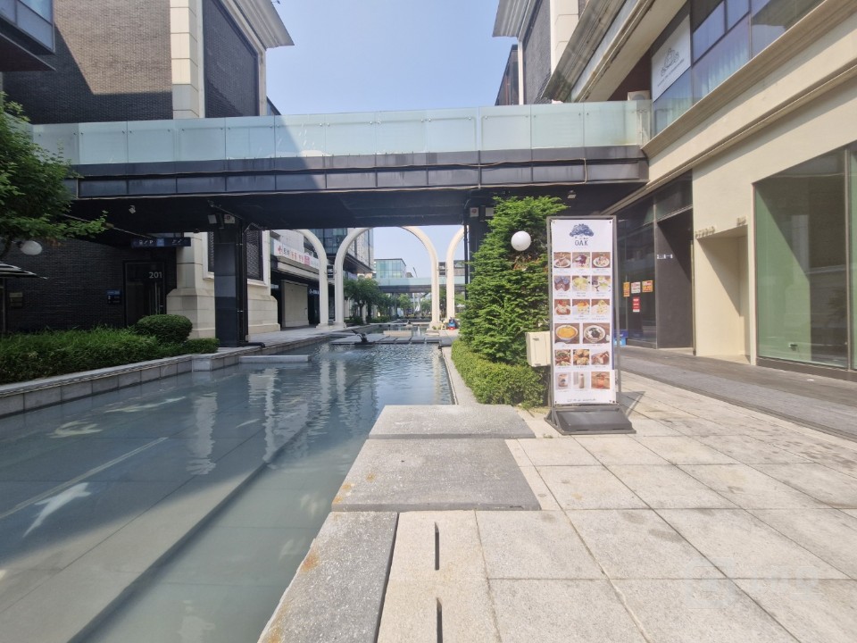 “수변 조망+유럽풍 감성! 송도 커낼워크 1층 상가 임차인 특별모집” 매물의 11번째 사진