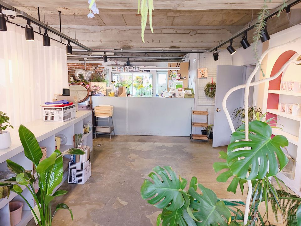 쌍문동 대학가에 위치한 꽃집 매물의 1번째 사진