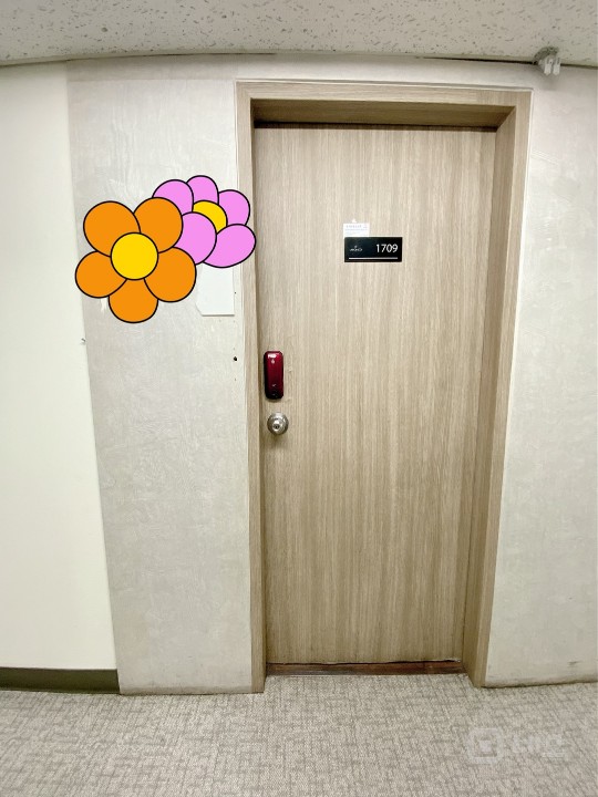 신논현역 도보 5분, 공간분리가 되어있는 7,8인용 넓은 사무실입니다. 매물의 1번째 사진