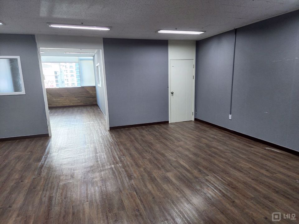 역세권 상권, 접근성 좋은 논현동 사무실 매물의 2번째 사진