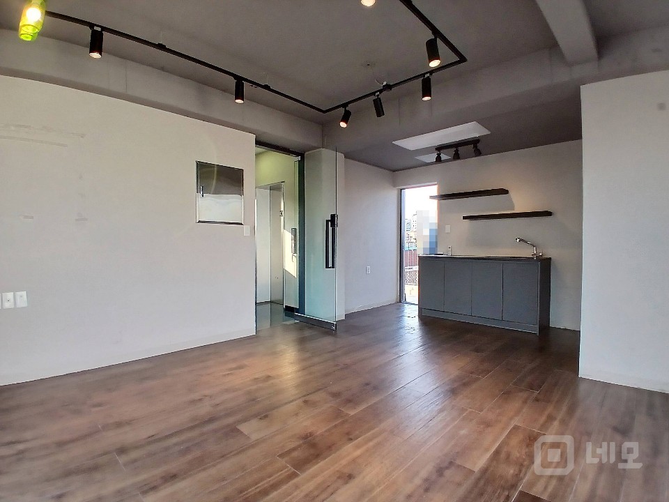 6호선 망원역 도보 10분 신축급 최상의 컨디션 사무실, 작업실 매물의 4번째 사진