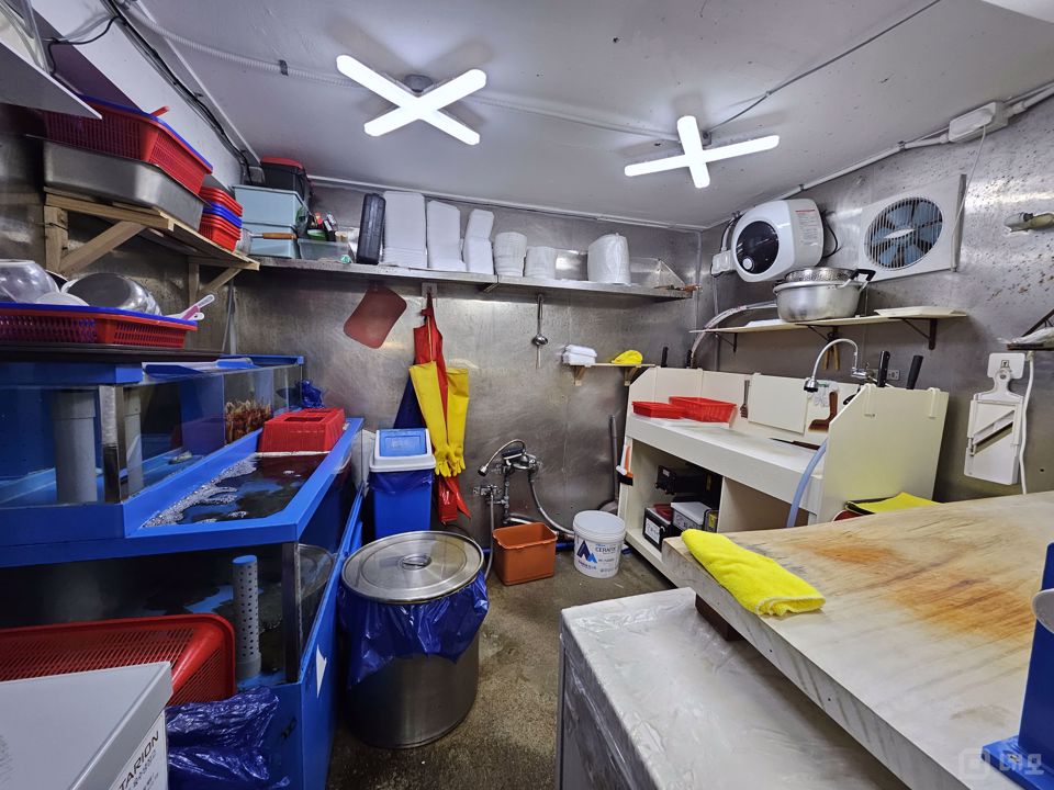 시설 집기 포함, 미아동 지하1층 횟집 매물의 3번째 사진