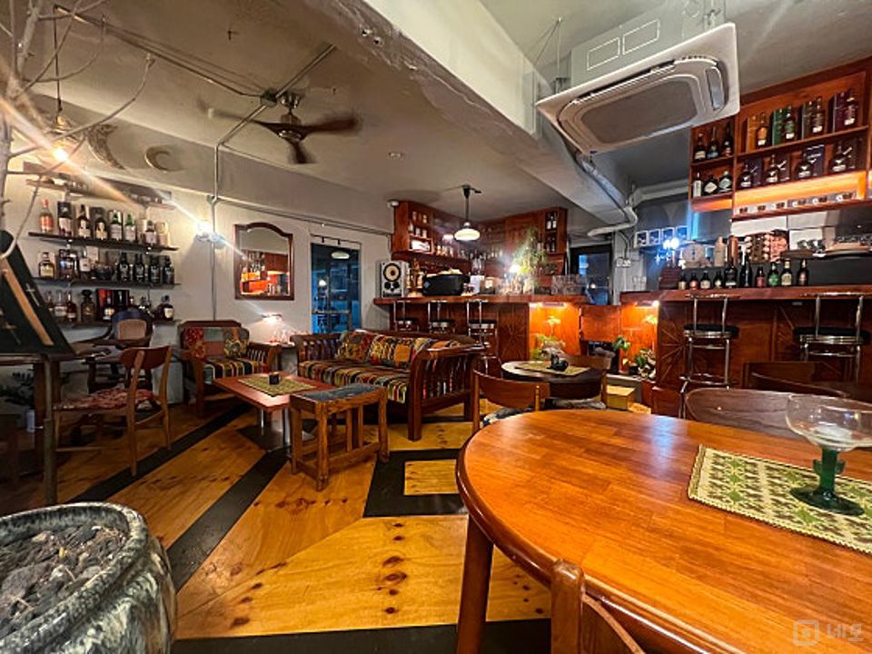 망원동 복합상권에 위치한 BAR 매물의 7번째 사진