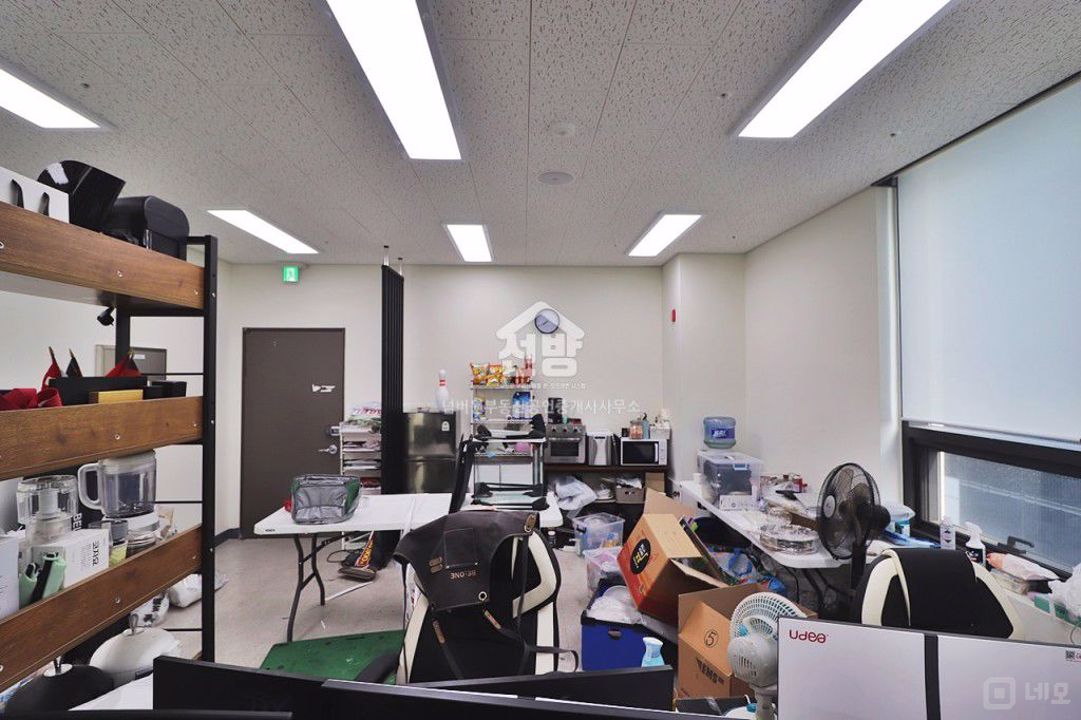 룸인테리어 설치된 사무실 매물 , 탕비공간 풀세팅 끝 매물의 3번째 사진